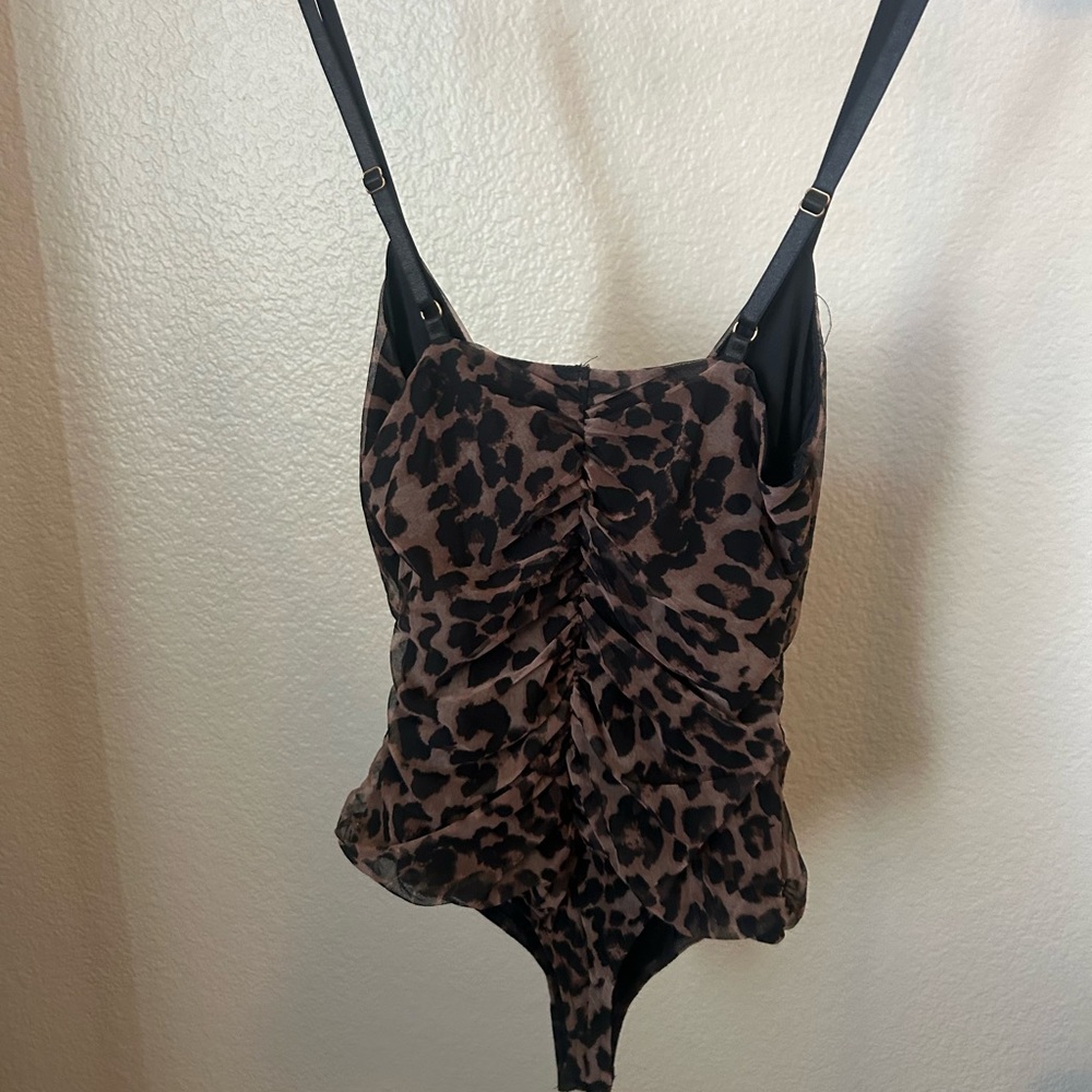 Leopard Print Ruched Bodysuit - Picture 6 of 8